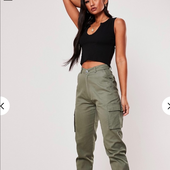 Black Notch Neck Sleeveless Crop Top - Picture 2 of 4